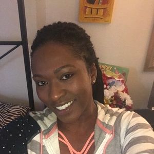 Meet your Posher, Latosha